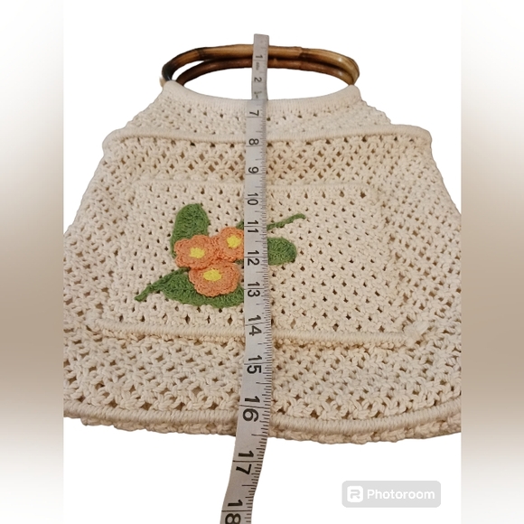MCI VINTAGE 1970's Macrame purse with flower applique and bamboo handles. Womens - Picture 10 of 12